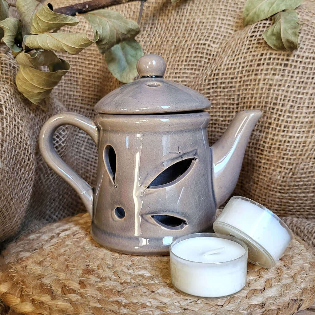Bruciatore o bruciaessenze per tart profumate in ceramica con desing unico a forma di teiera con coperchio richiudibile