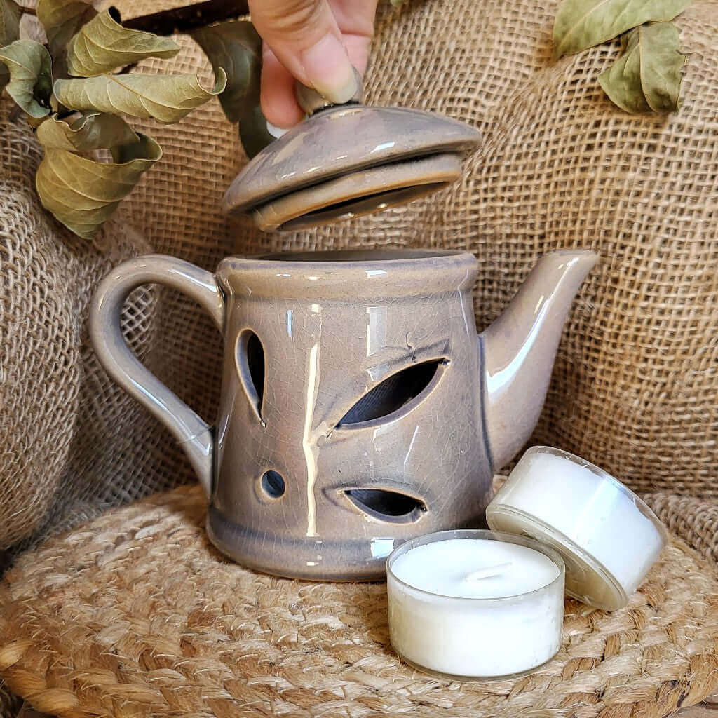 Bruciatore o bruciaessenze per tart profumate in ceramica con desing unico a forma di teiera con coperchio richiudibile