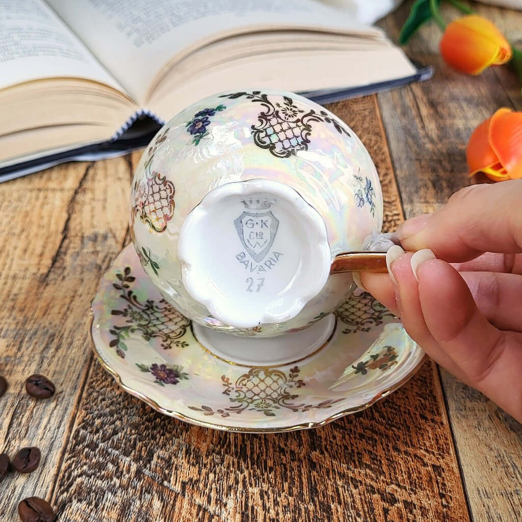 Candela profumata in cera di soia realizzata all'interno di una elegante Tazzina da Caffè in Porcellana Bavaria. Marchio di Garanzia di Qualità e Originalità.