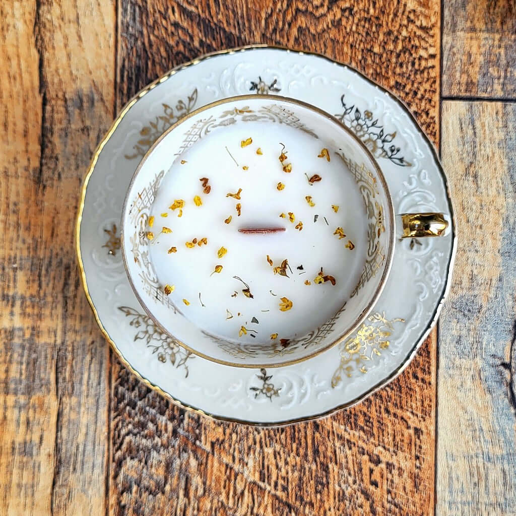 Candela profumata a cognac in cera di soia realizzata all'interno di una elegante Tazzina da Caffè in Ceramica Bavaria.