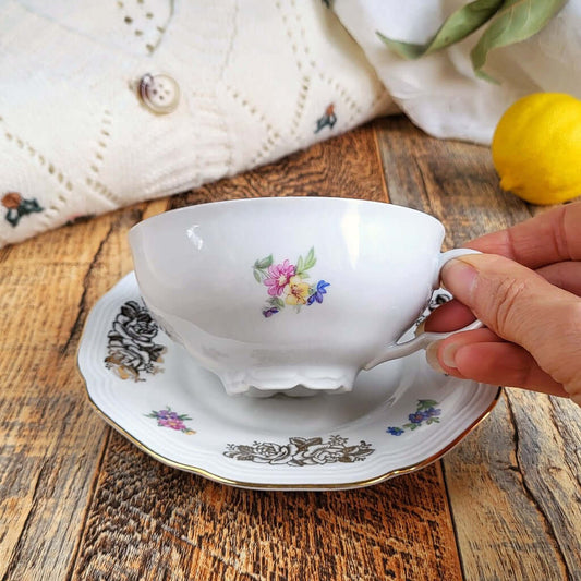 Candela profumata in cera di soia realizzata all'interno di una elegante Tazza da Tea in Ceramica Bavaria