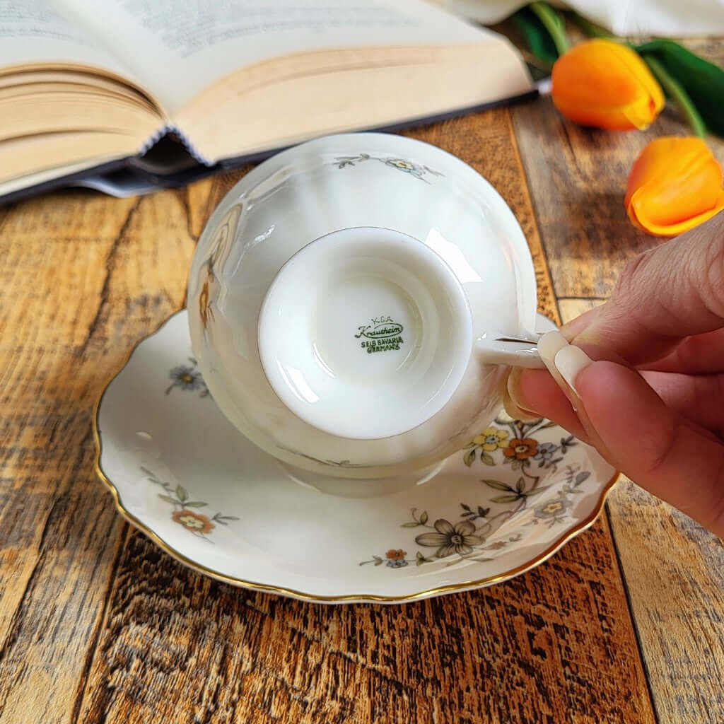 Candela profumata a Scorza di limone in cera di soia realizzata all'interno di una elegante Tazzina da Caffè in Ceramica Bavaria. Marcio Originale