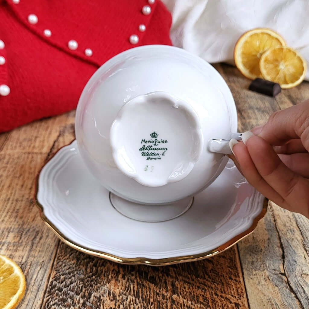 Candela profumata a arancia e Cioccolato in cera di soia realizzata all'interno di una elegante Tazza da Tea in Ceramica Bavaria. Marchio di Garanzia di Qualità e Originalità.