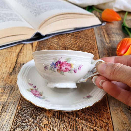 Candela profumata a pera e melograno in cera di soia realizzata all'interno di una elegante Tazzina da Caffè in Ceramica Bavaria.