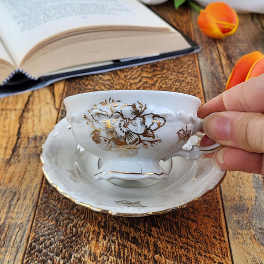 Candela profumata al Tea in foglia e Pan di Zenzero in cera di soia realizzata all'interno di una elegante Tazzina da Caffè in Ceramica Bavaria. Dettaglio decorazione