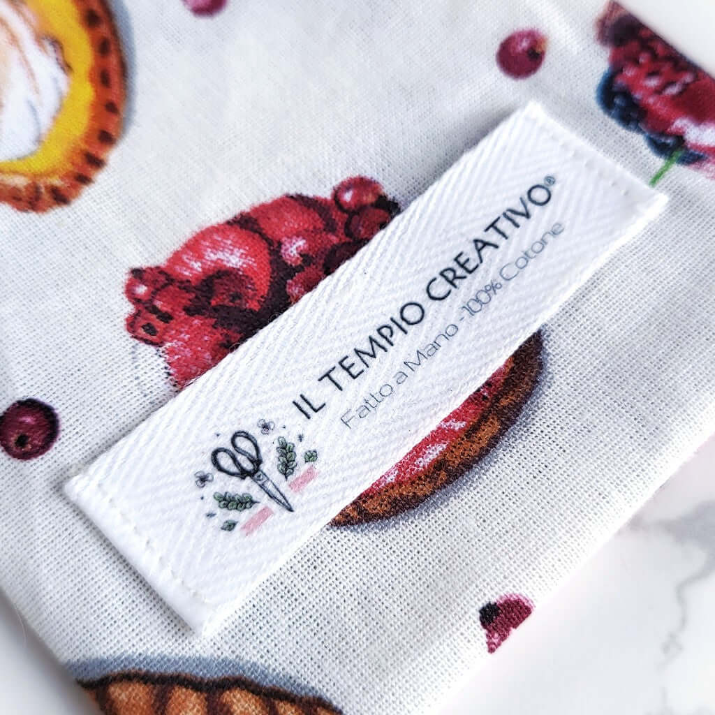 Dettaglio etichetta. Fodera di ricambio in puro cotone per Cuscini Benessere Termico per Cervicale de Il Tempio Creativo® Fantasia Dolci