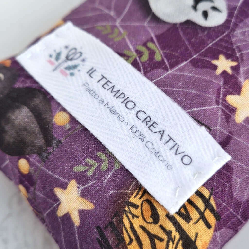 Cuscino benessere in cotone per cervicale, con noccioli di ciliegia.