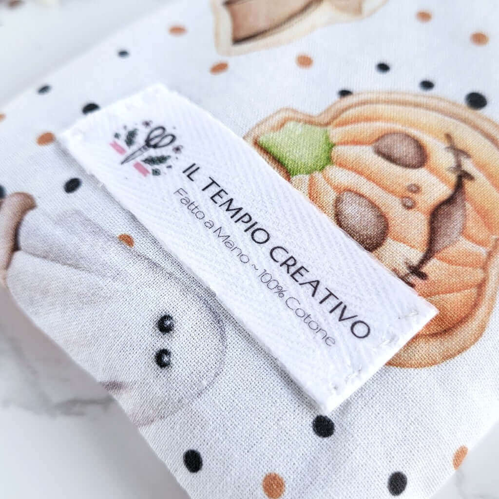 Cuscino per occhi eye pillow realizzato in cotono 100%, sfoderabile e lavabile, con ingredienti naturali antinfiammatori, rigeneranti e rilassanti.