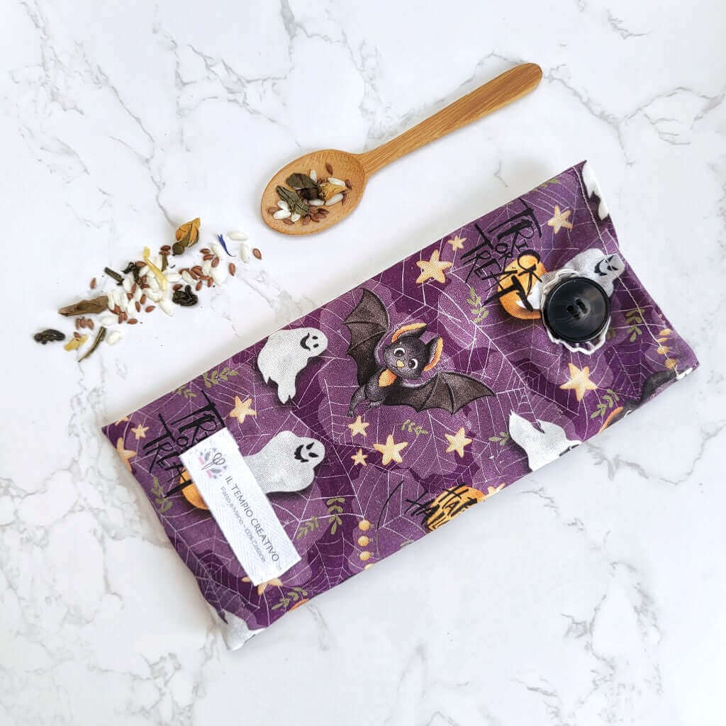 Cuscino per occhi eye pillow realizzato in cotono 100%, sfoderabile e lavabile, con ingredienti naturali antinfiammatori, rigeneranti e rilassanti.