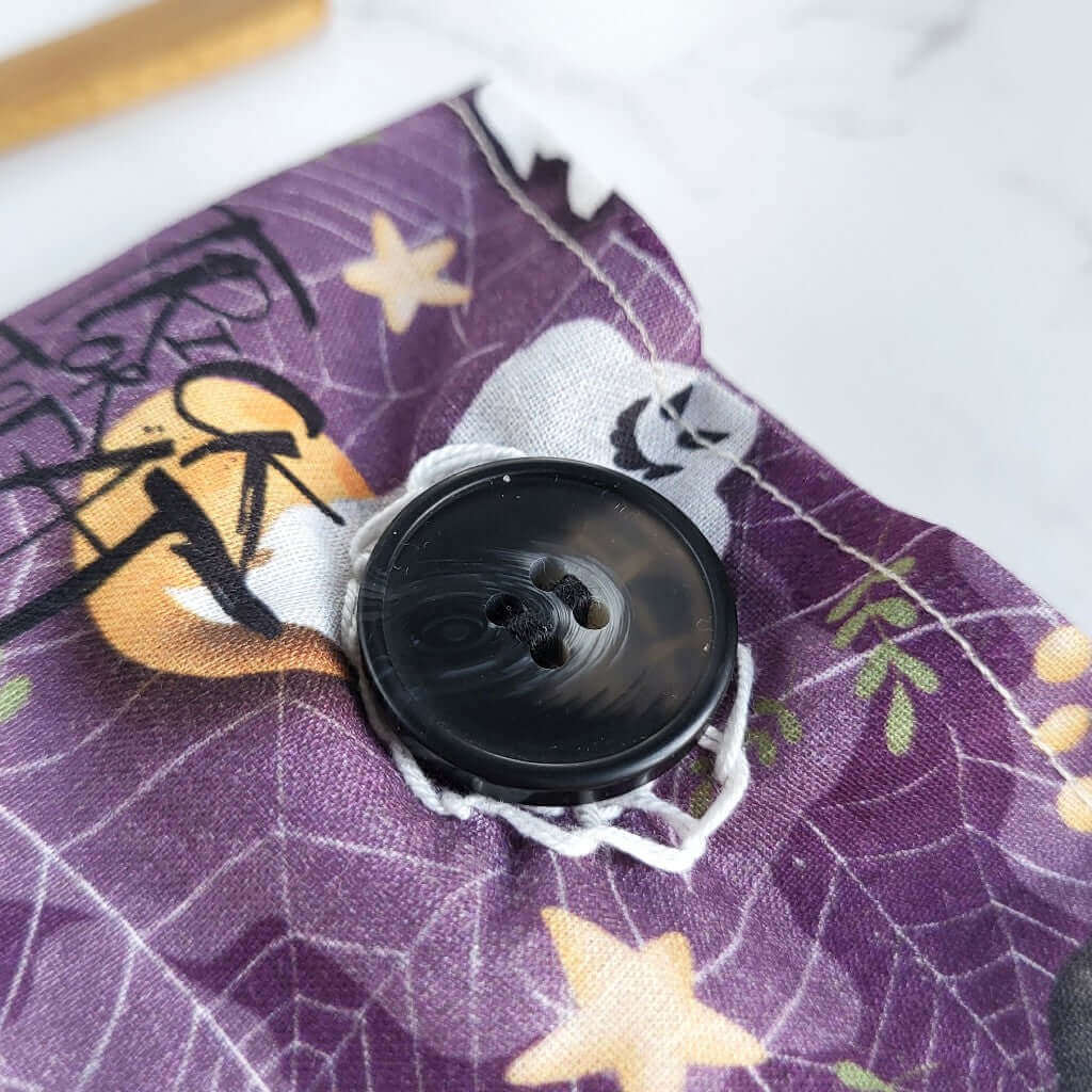 Cuscino per occhi eye pillow realizzato in cotono 100%, sfoderabile e lavabile, con ingredienti naturali antinfiammatori, rigeneranti e rilassanti.