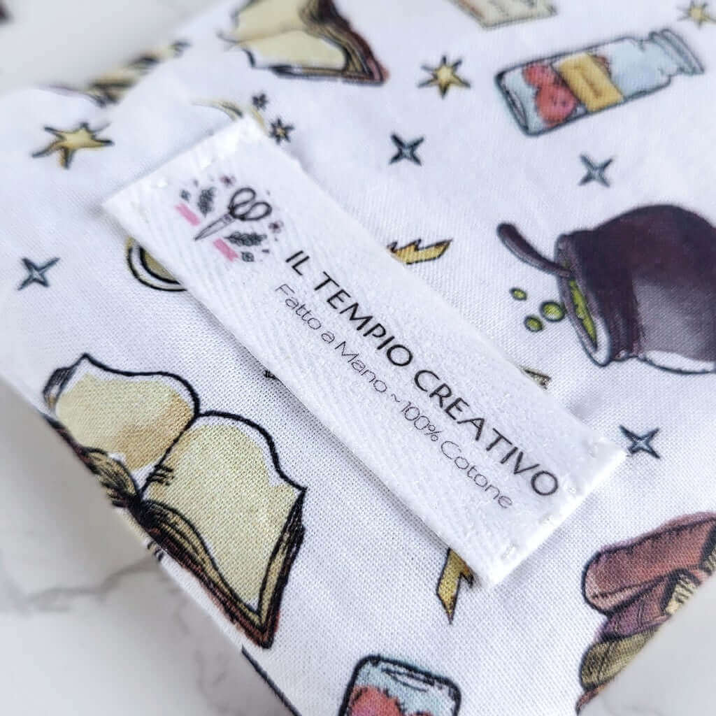 Cuscino benessere per occhi eye pillow realizzato in cotono 100%, sfoderabile e lavabile, con ingredienti naturali antinfiammatori, rigeneranti e rilassanti.
