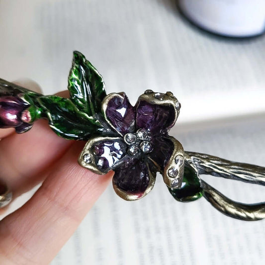 Snuffer spegni fiamma vintage antico e retrò con fiore campanula viola e brillanti, per una buona e corretta cura della candela profumata.