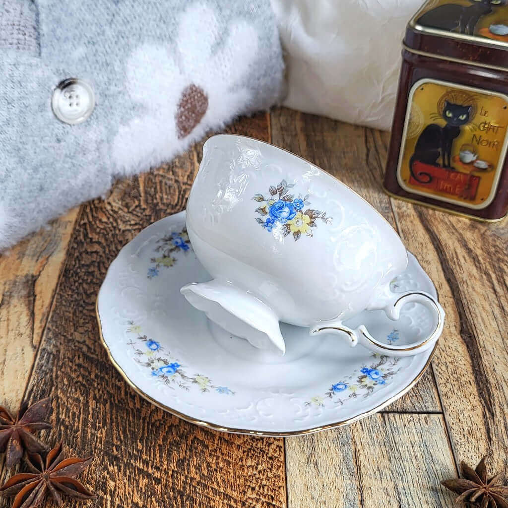 Candela profumata in cera di soia realizzata all'interno di una elegante Tazza da Tea in Ceramica Bavaria