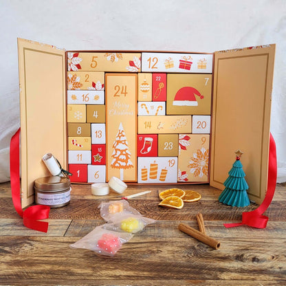 Calendario dell'Avvento Natalizio contenente tart o wax melt profumate, candele in cera di soia e altre numerose novità. Il tutto targato Il Tempio Creativo.