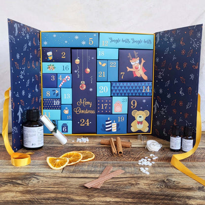 Calendario dell'Avvento Natalizio contenente materiali per realizzare candele profumate in cera di soia. Ci sono fragranze de Il Tempio Creativo, stampi, decorazioni, colori, stoppini e molto molto altro.