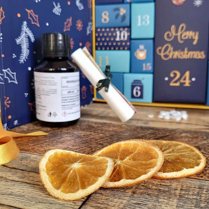 Arancia Essiccata, fragranza specifica per Candele e lettera personale contenuti nel Calendario dell'Avvento Natalizio di materiali per realizzare candele profumate in cera di soia. Made in Il Tempio Creativo.