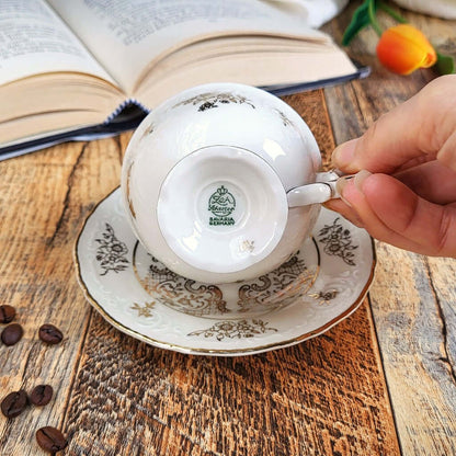 Candela profumata in cera di soia realizzata all'interno di una elegante Tazzina da Caffè in Porcellana Bavaria. Marchio di Garanzia di Qualità e Originalità.