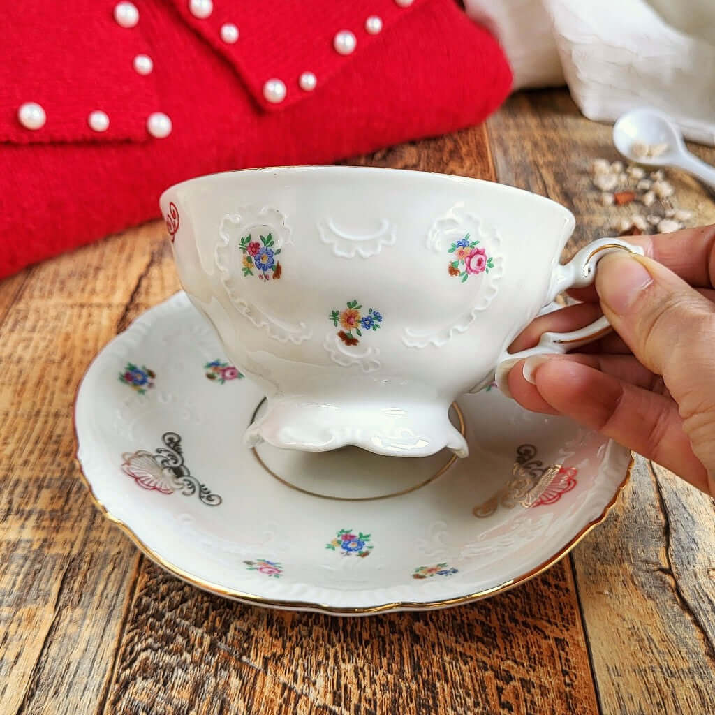 Candela profumata in cera di soia realizzata all'interno di una elegante Tazza da Tea in Ceramica Bavaria