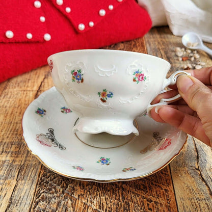 Candela profumata in cera di soia realizzata all'interno di una elegante Tazza da Tea in Ceramica Bavaria
