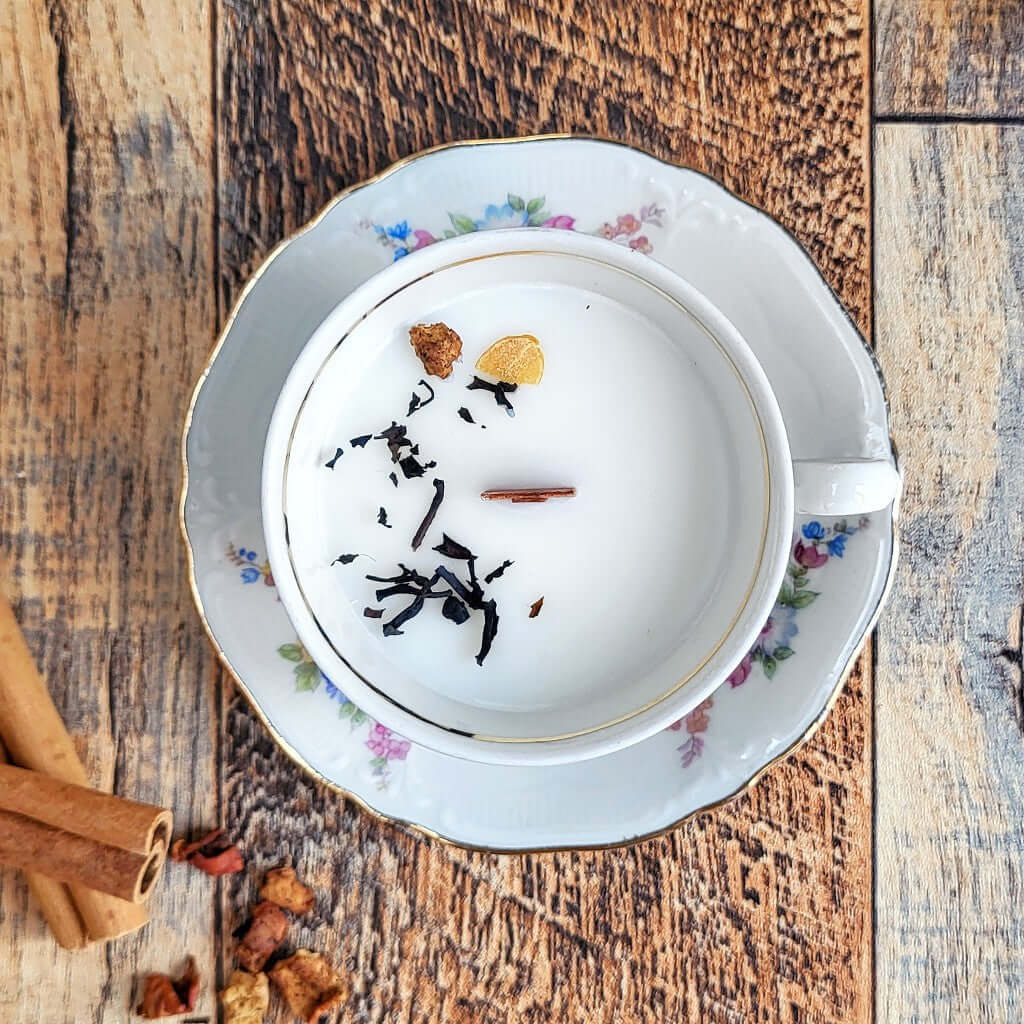 Candela profumata in cera di soia realizzata all'interno di una elegante Tazzina da Caffè in Porcellana Bavaria.
