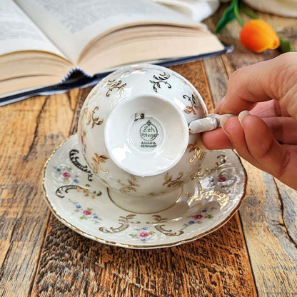 Candela profumata in cera di soia realizzata all'interno di una elegante Tazzina da Caffè in Porcellana Bavaria. Marchio di originalità. 