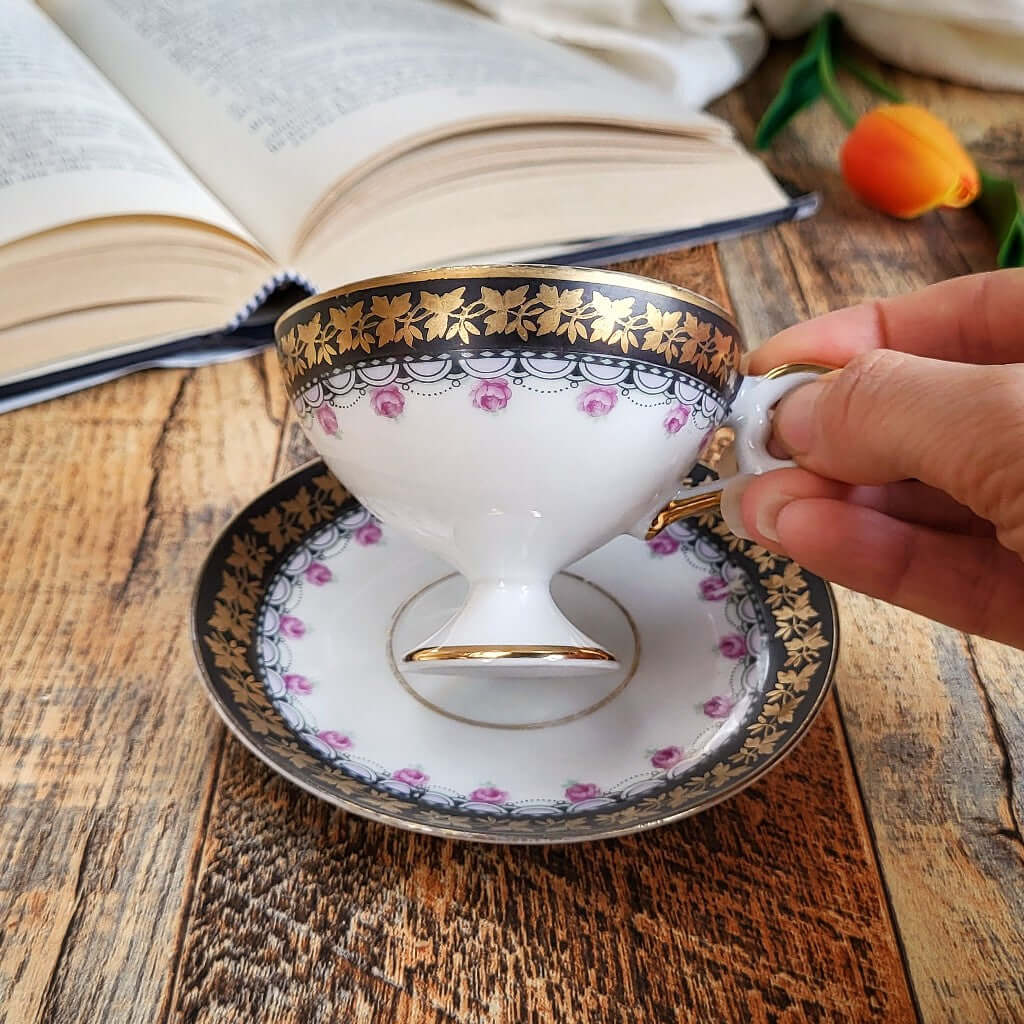 Candela profumata in cera di soia realizzata all'interno di una elegante Tazzina da Caffè in Porcellana Bavaria.