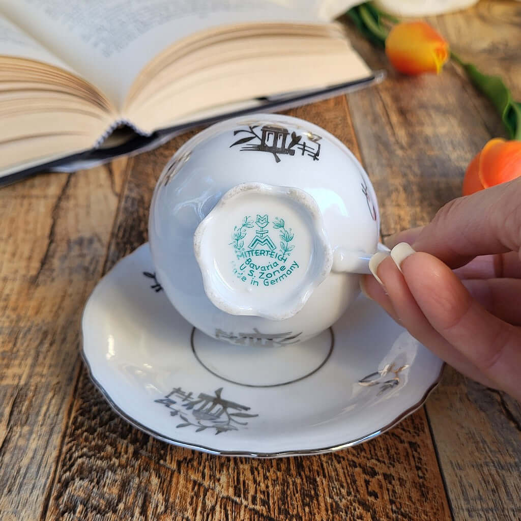 Candela profumata in cera di soia realizzata all'interno di una elegante Tazzina da Caffè in Porcellana Bavaria. Marchio di originalità. 
