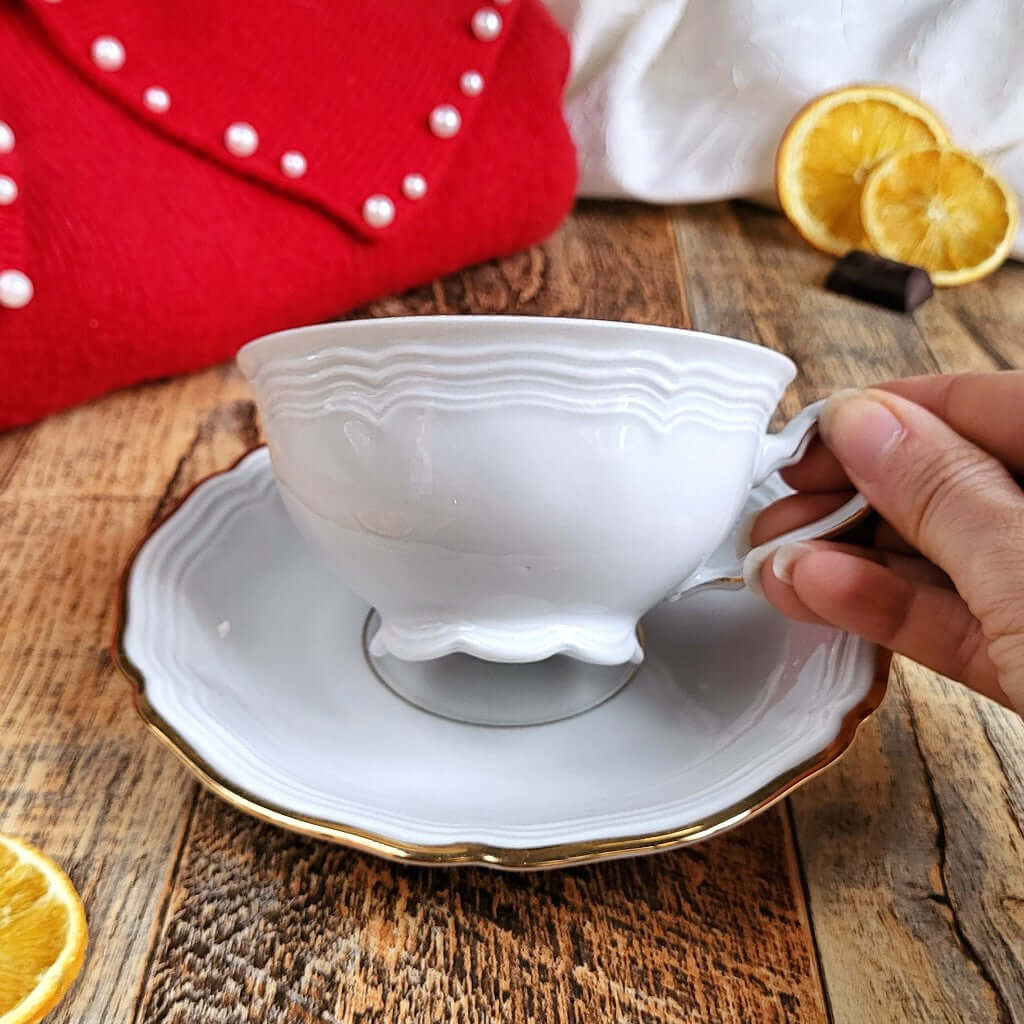 Candela profumata a arancia e Cioccolato in cera di soia realizzata all'interno di una elegante Tazza da Tea in Ceramica Bavaria. 