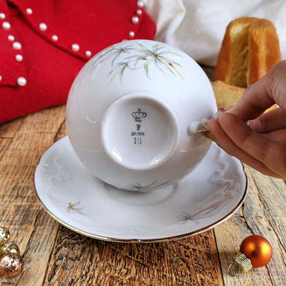 Candela profumata al pandoro in cera di soia realizzata all'interno di una elegante Tazza da Tea in Ceramica Bavaria. Marchio di Garanzia di Qualità 