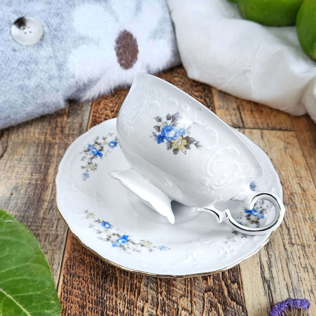 Candela in cera di soia in una tazza di porcellana Bavaria.