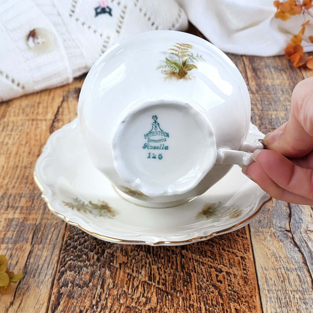 Candela profumata al Marron Glaces in cera di soia realizzata all'interno di una elegante Tazza da Tea in Ceramica Bavaria. Marchio di qualità e garanzia