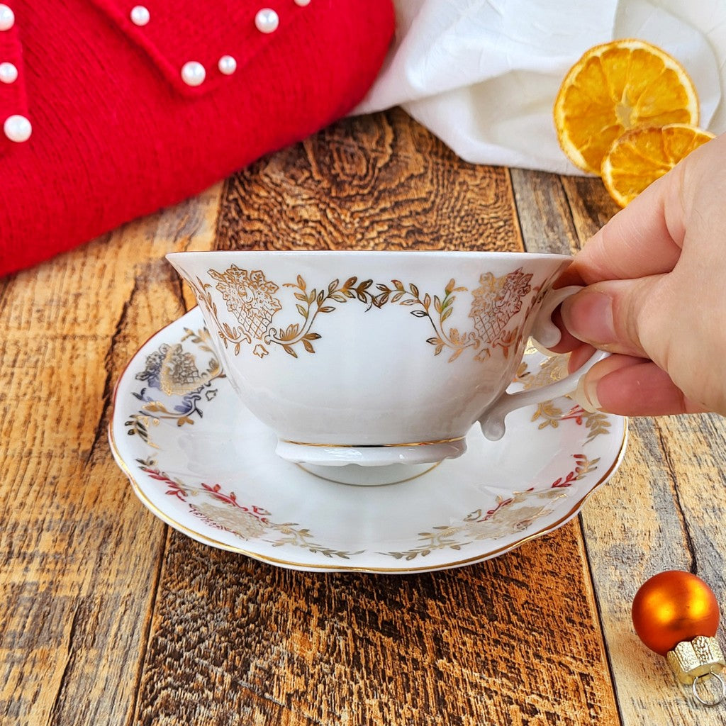 Dettaglio Candela profumata in cera di soia realizzata all'interno di una elegante Tazza da Tea in Ceramica Bavaria.  