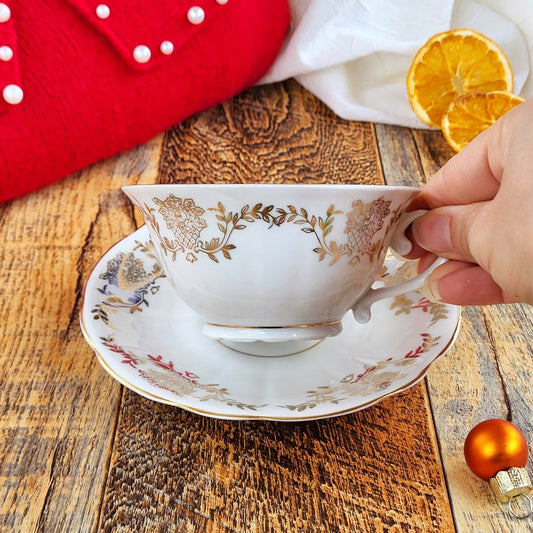 Dettaglio Candela profumata in cera di soia realizzata all'interno di una elegante Tazza da Tea in Ceramica Bavaria.  