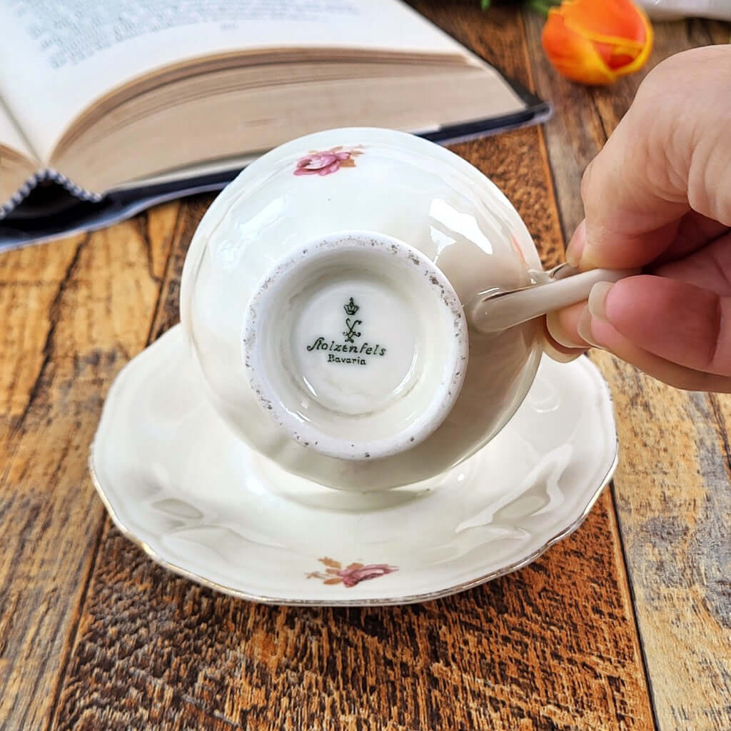 Candela profumata in cera di soia realizzata all'interno di una elegante Tazzina da Caffè in Ceramica Bavaria. Marchio di qualità e garanzia