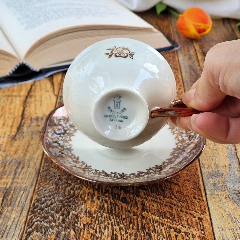 Candela profumata in cera di soia realizzata all'interno di una elegante Tazza da Caffè in Ceramica Bavaria.
