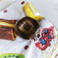 Cuscino per occhi eye pillow realizzato in cotono 100%, sfoderabile e lavabile, con ingredienti naturali antinfiammatori, rigeneranti e rilassanti.