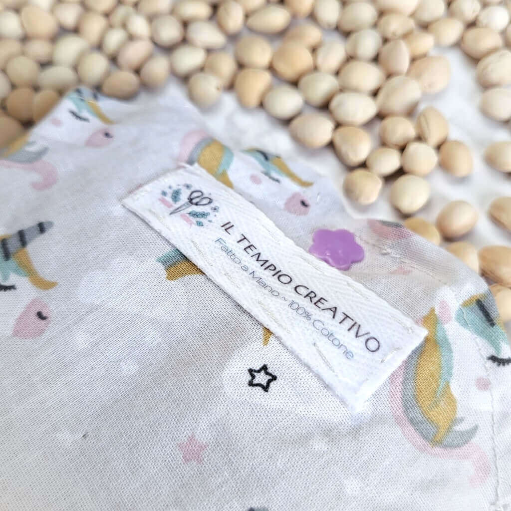 Cuscino termico per coliche bimbi bambini neonati e neo mamme, in puro cotone 100%, sfoderabile e lavabile, con noccioli di ciliegia