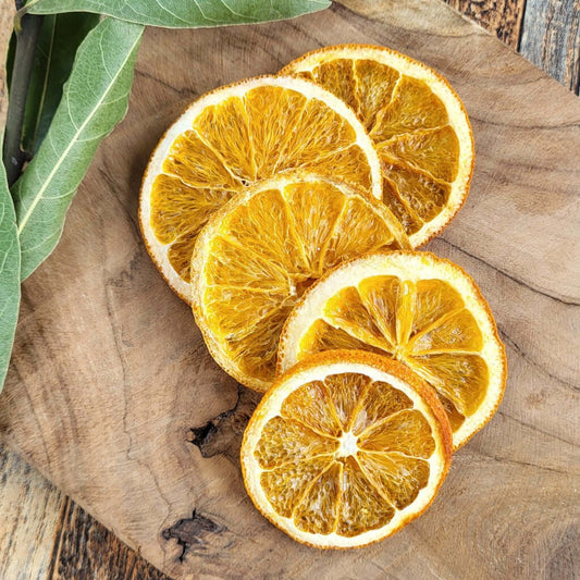 Fette di Arancia Essiccate Decorative 100% Naturale. Utili per decorare candele in cera vegetale, soia, oliva, cocco o realizzare ghirlande per Natale e centrotavola in autunno.