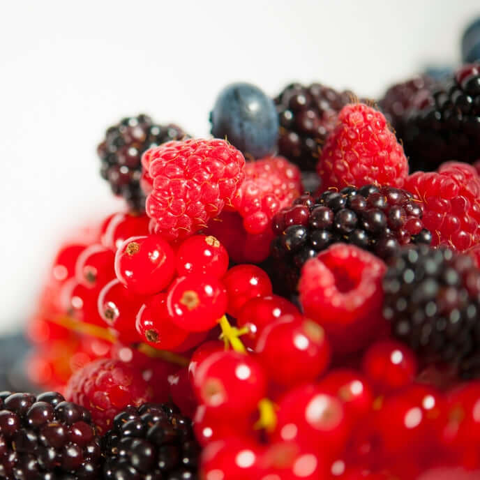 Mora, ribes, lampone, mirtillo per indicare una fragranza per candele profumate ai Frutti Rossi con omonimi frutti come Note Olfattive.