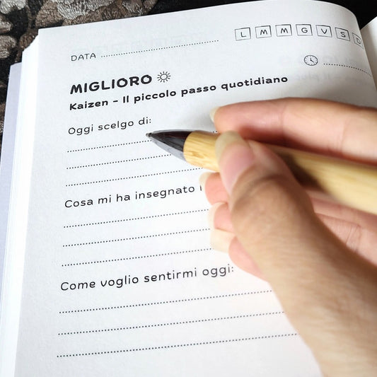 Interno non datato e pagine da scrivere de Il Seme | Diario della Gratitudine e della Consapevolezza da coltivare ogni giorno, ispirato alla Filosofia Giapponese. Scritto, impaginato e grafica di Elena Aquila, founder de Il Tempio Creativo®
