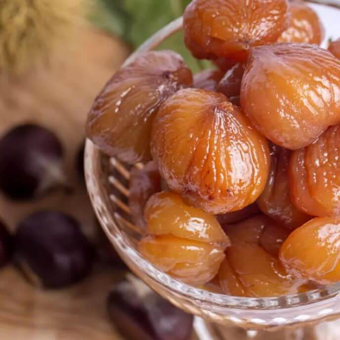 Marron Glaces o Castagna Vellutata è una fragranza per candele profumate calda e avvolgente.