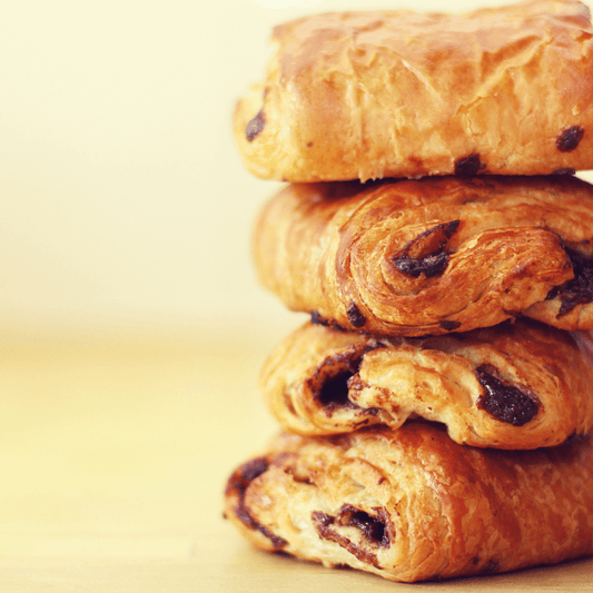Pane o saccottino al cioccolato, un dolce golo di sfoglia ripieno di crema al cioccolato. Qui per indicare una fragranza per candele profumate.