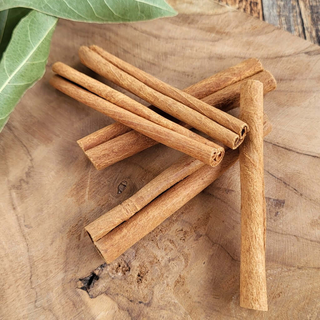 Stecche di Cannella Decorative 100% Naturale. Utili per decorare candele in cera vegetale, soia, oliva, cocco o realizzare ghirlande per Natale e centrotavola.