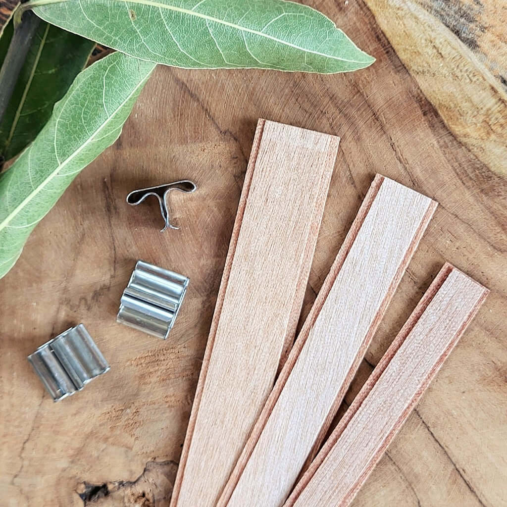 Stoppino in Legno Booster per Candele in Contenitore con supporto in metallo. Combustione pulita, stabile e crepitio tipo camino.