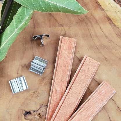 Stoppino Booster in Legno di Ciliegio per Candele in Contenitore con supporto in metallo. Combustione pulita, stabile e crepitio tipo camino. Per diametro contenitori 70-80.