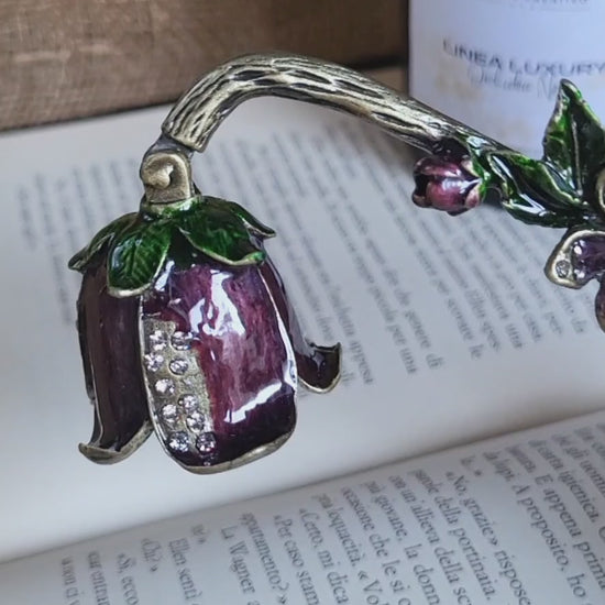 Snuffer spegni fiamma vintage antico e retrò con fiore campanula viola e brillanti, per una buona e corretta cura della candela profumata.