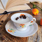Candela in cera di soia in una tazza di porcellana Bavaria.