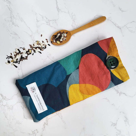 Cuscino benessere per occhi eye pillow realizzato in cotono 100%, sfoderabile e lavabile, con ingredienti naturali antinfiammatori, rigeneranti e rilassanti.